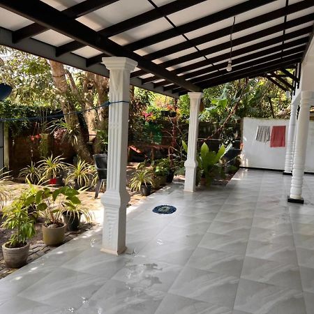 Jungle Reef Rest Hotel Mirissa Bagian luar foto