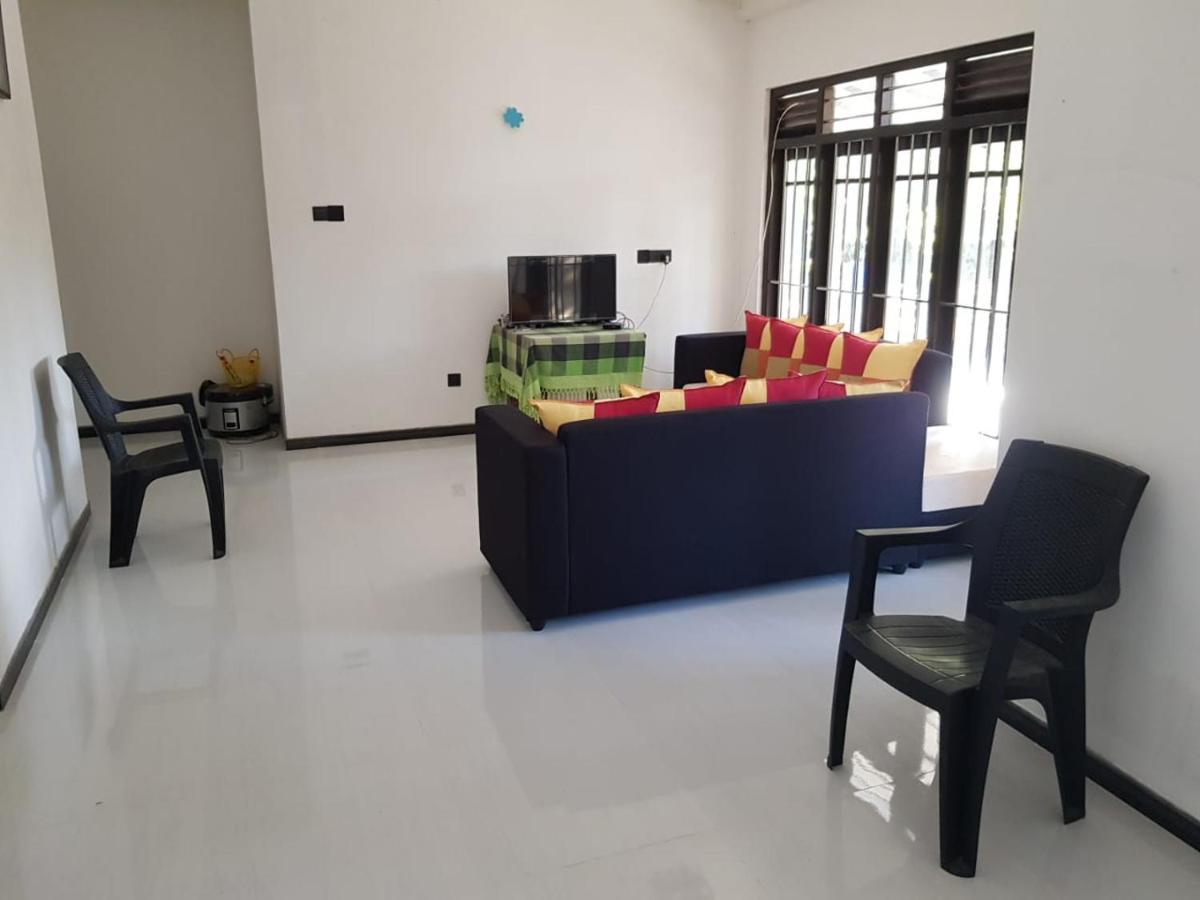 Jungle Reef Rest Hotel Mirissa Bagian luar foto