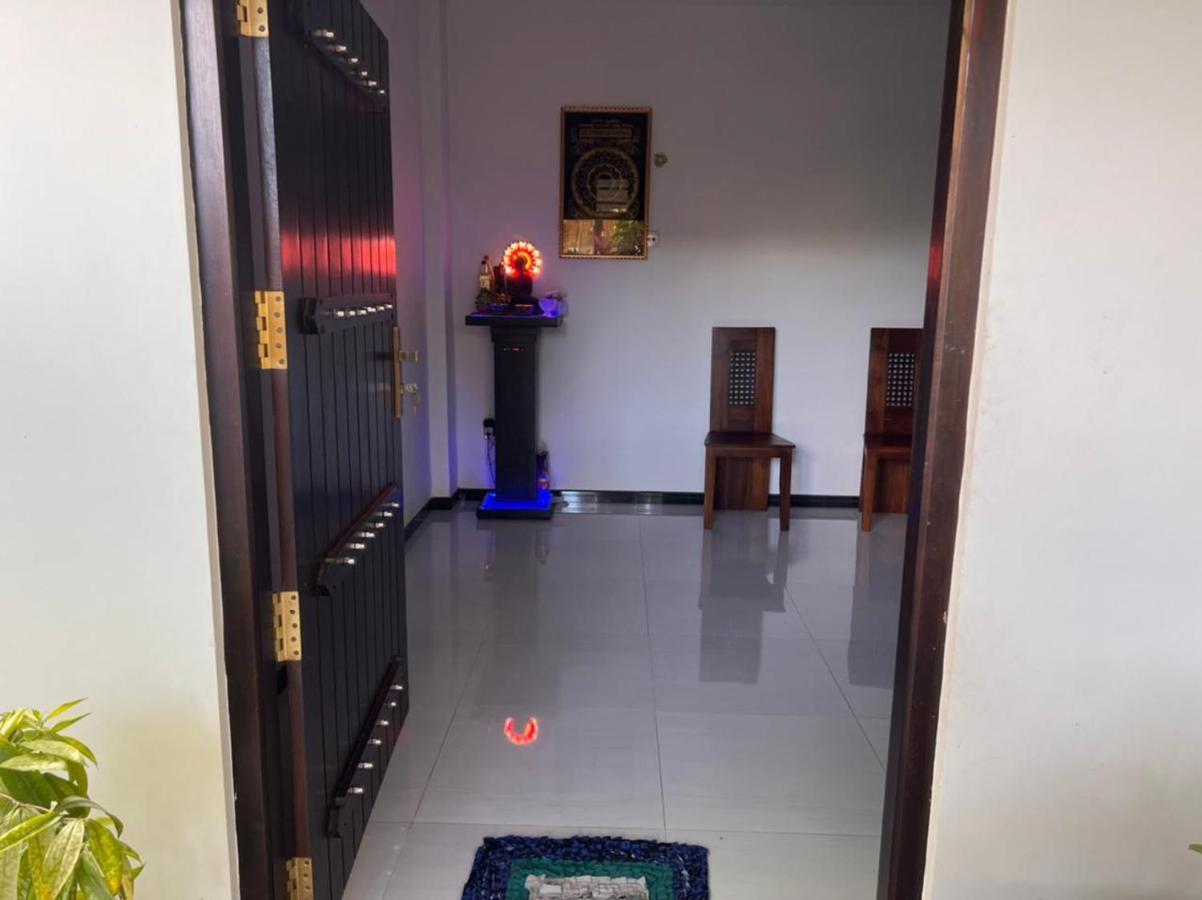 Jungle Reef Rest Hotel Mirissa Bagian luar foto