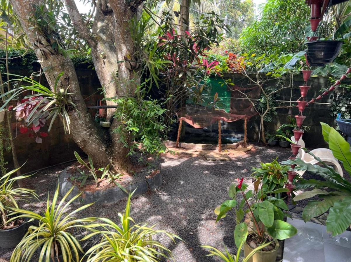 Jungle Reef Rest Hotel Mirissa Bagian luar foto