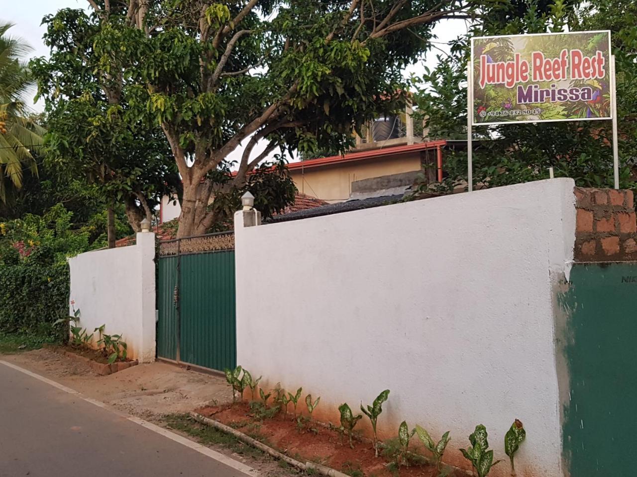 Jungle Reef Rest Hotel Mirissa Bagian luar foto